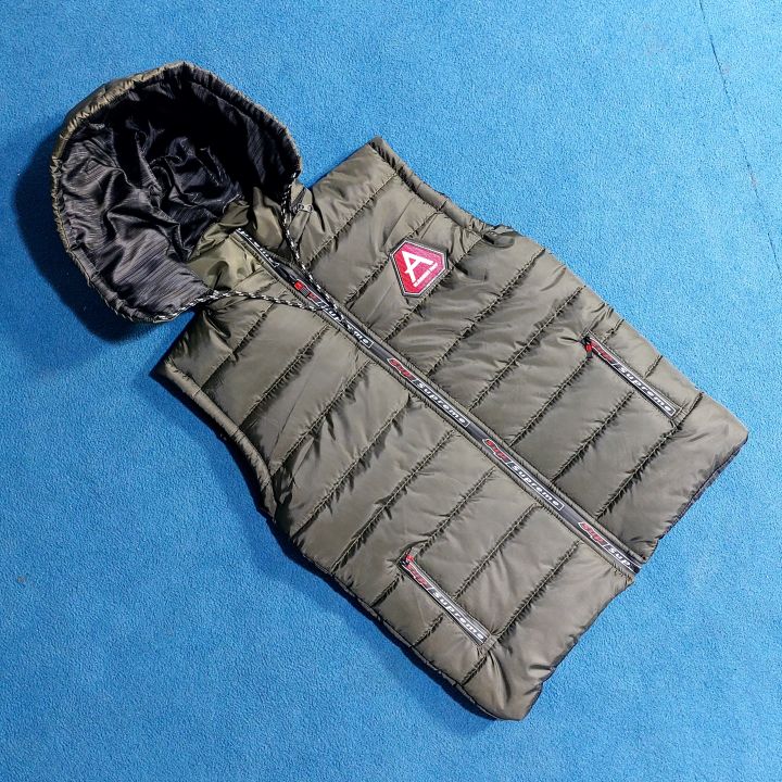 Sleeveless%20Puffer%20Jacket%20for%20Men%20%7C%20Zipped%20Pockets%20with%20Detachable%20Hood%20-%20Image%205
