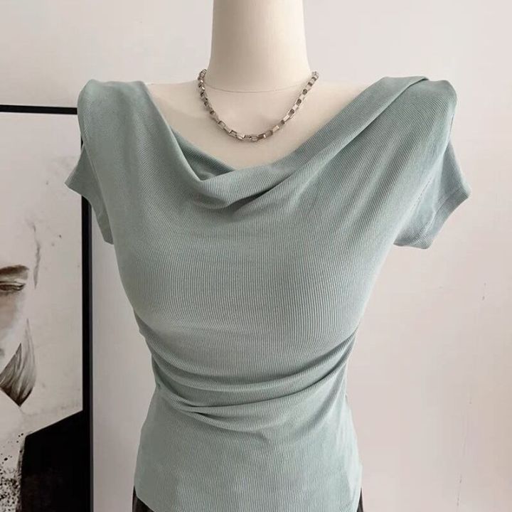 Modal Han ins summer temperament is versatile, showing the chest, swinging collar design, slim fit, and underwear with a base shirt