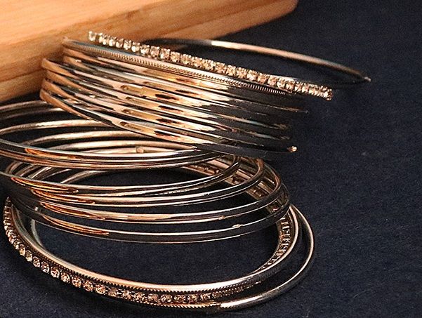 Silver%20Metal%20Bangles%20For%20Women%20-%20Image%202