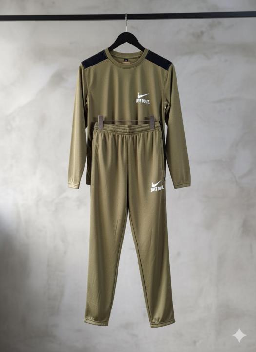 Winter%20Pro%20Fleece%20Tracksuit%20for%20Men%20-%20Premium%20Comfort%20Men%E2%80%99s%20Tracksuit%20%E2%80%93%20Winter%20Collection%20-%20Active%20Fit%20Men%20Tracksuit%20%E2%80%93%20Warm%20&%20Stylish%20-%20Image%206