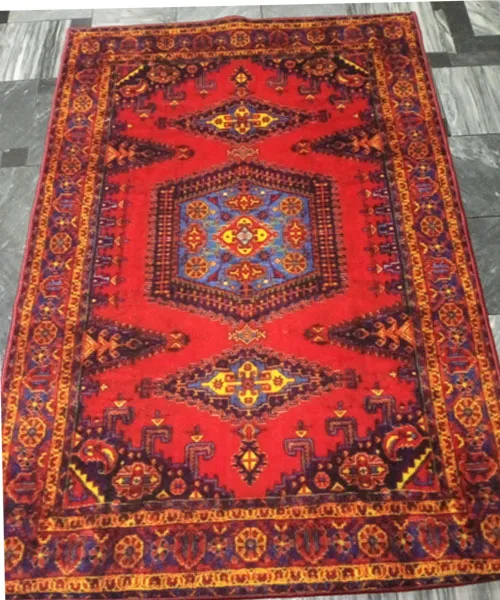 Red%20Carpet%206%20x%204%20Feet%20Size%20Very%20Beatiful%20For%20Room%20-%20Home%20Decoration%20-%20Image%202