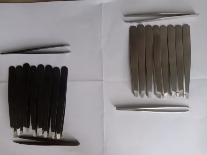 Tweezer-Eyebrow%20Tweezer-For%20Hair%20Removal-Color%20:%20Silver/Pink/Black%20-%20Image%207