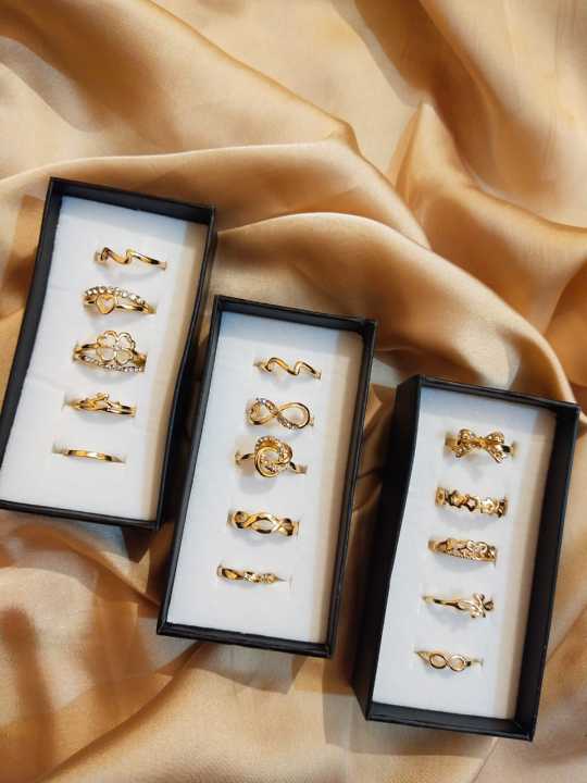 Ladies%20Pack%20of%205%20Stylish%20Rings%20For%205%20Different%20Finger%20Size%20-%20Image%204