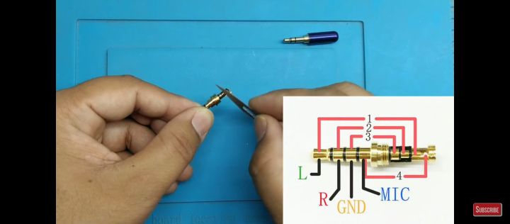 3.5mm%20TRRS%20Male%20Plug%204%20Pole%20Audio%20Jack%20Gold%20Plated%20Connector%20with%20Grip%20for%20Headphones%20and%20Gaming%20Headsets%20-%20Image%203