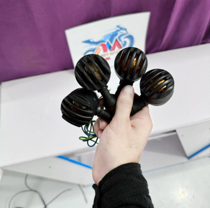 Fancy%20indicators%20for%20all%20bikes/%5BClassic%20Amber%20Motorcycle%20Indicators%5D/Retro%20Bullet%20style%20indicators%20for%20bike/%5BGrilled%20Retro%20Signal%20Lamps%5D/Indicators%20for%20125%20-%20Image%208