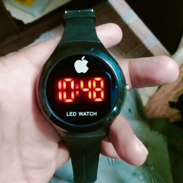 Digital%20LED%20Sports%20Round%20shape%20watch%20for%20Men,%20Boys%20Apple%20Style%20Watch%20-%20Image%204