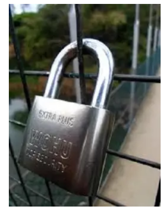 Silver%20Door%20Lock%20(Tala)%20Padlock%20-%20Image%203