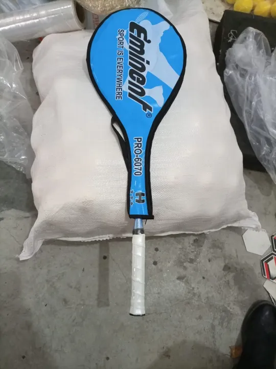 Professional%20badminton%20racket%20-%20Image%203