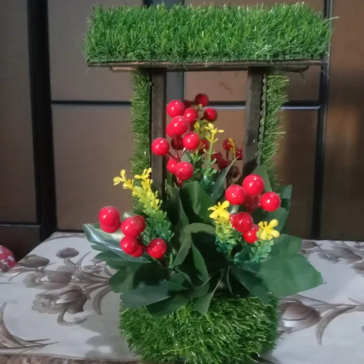 Beautiful Bouquet For Side Table  Guldan for Room and Office decoration