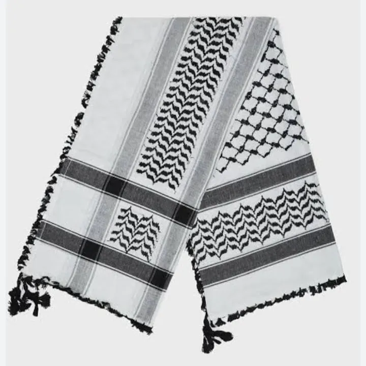 Classic%20Black%20&%20White%20Keffiyeh%20Scarf%20-%20Versatile%20Traditional%20Accessory%20-%20Image%202