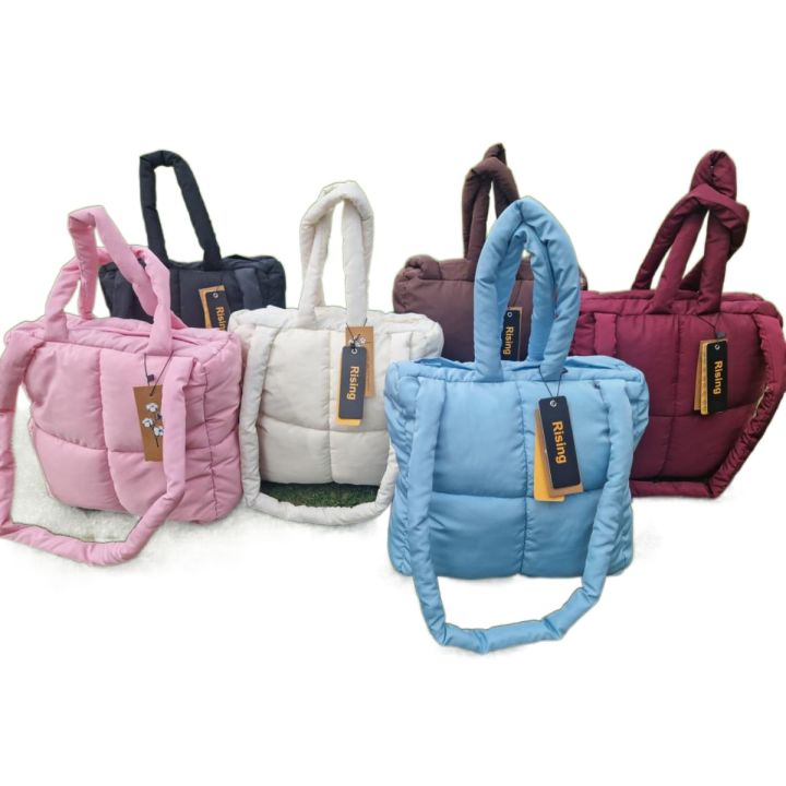 Large%20Square%20Queenie%20Quilted%20Zipper%20Bag%20with%20Handle,%20Fashionable%20and%20Spacious%20Tote%20Bag%20-%20Image%204