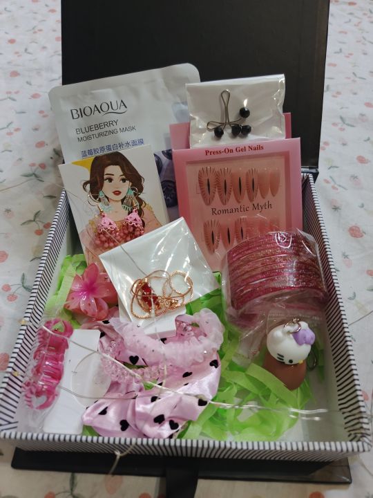 eid%20gifts%20for%20girls%20basket%20-%20eid%20basket%20for%20girls%20-%20eid%20gifts%20for%20girls-%20eidi%20basket%20for%20girls%20-%20Eidi%20Basket%20with%20Jewelry,%20Makeup%20&%20Keychain%20-%20Image%208