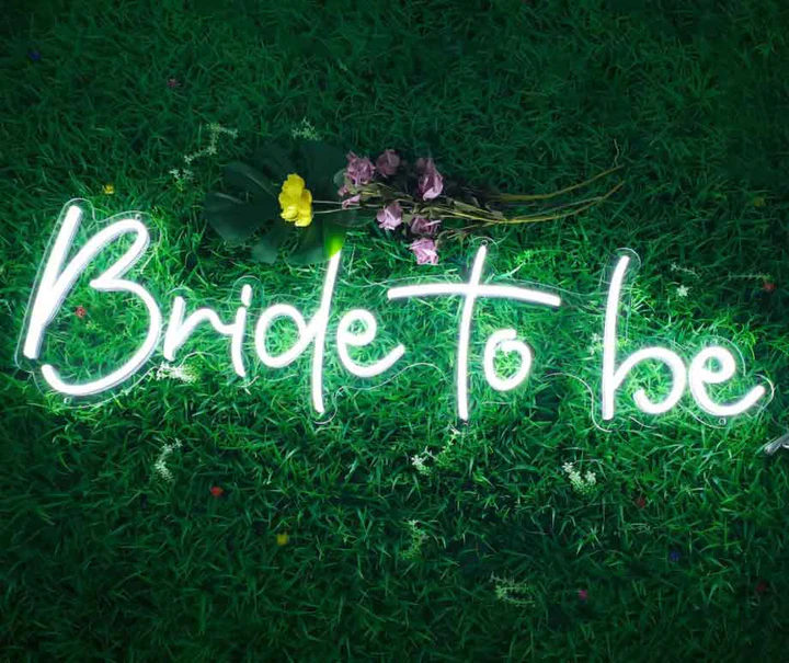 Bride%20To%20Be%20%E2%9D%A4%EF%B8%8F%20Customized%20Neon%20Sign%20-%20Image%204