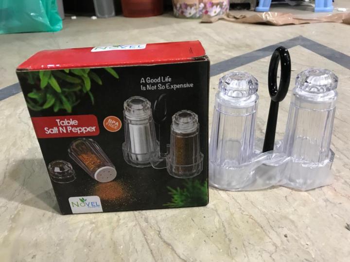 Novel Acrylic Transparent Plastic Salt & Pepper Shaker Table Set