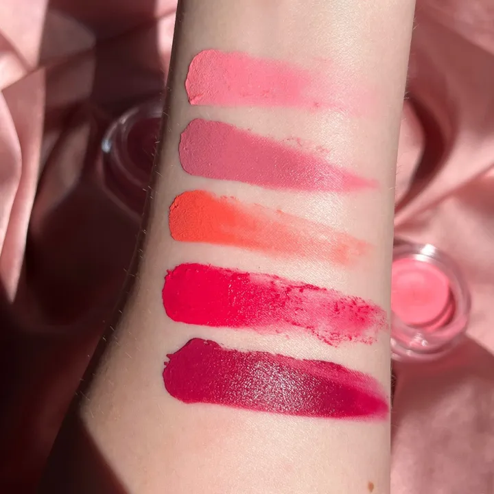 Makeup%20Revolution%20Mousse%20Blusher%20Grapefruit%20Coral%20-%20Image%205