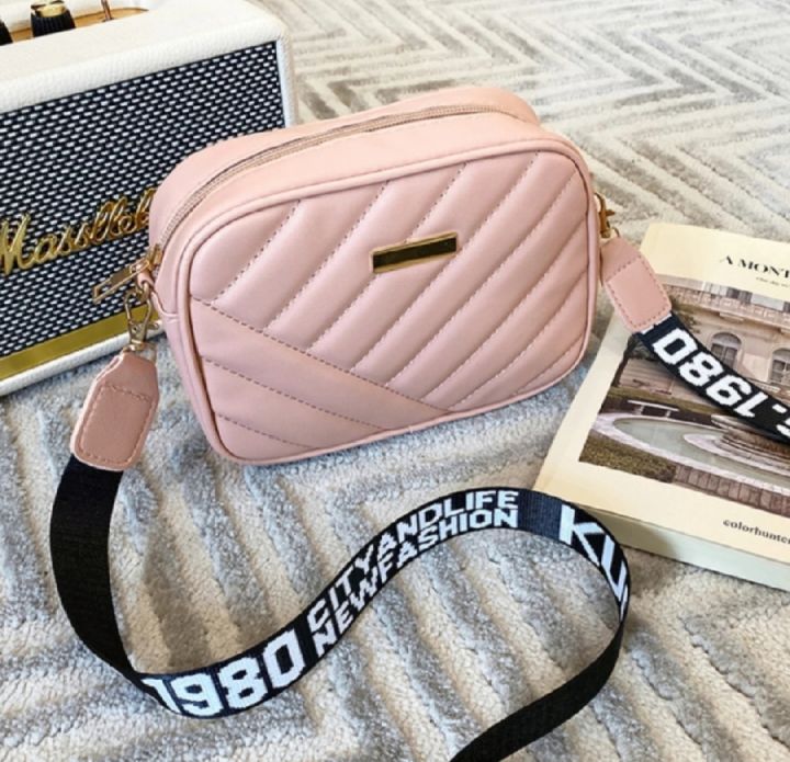Quilted%20PU%20Leather%20Elegant%20Crossbody%20Bag%20for%20Women%20-%20Stylish%20Shoulder%20Handbag%20with%20Phone%20Pouch%20-%20Image%206