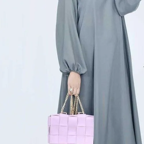 Simple%20and%20Elegant%20Abaya%20for%20Women%20%E2%80%93%20High-Quality%20Fabric,%20Professional%20Designer%20Design%20-%20Image%205