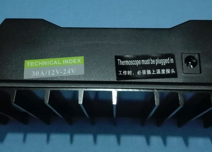 Solar%20Charge%20Controller%2030%20Amp%20-%2012%20/%2024%20volt%20CM3024%20-%20Image%204