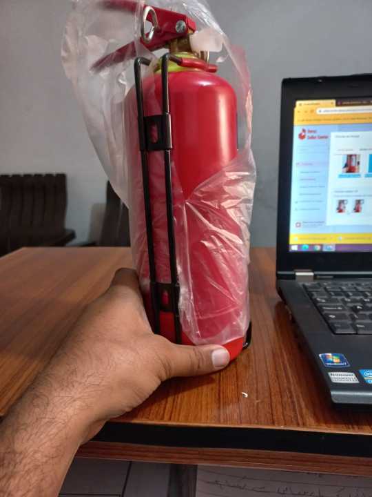 DCP%20FIRE%20EXTINGUISHER%201KG%20Mini/%20Small/%20Portable%20Fire%20Extinguisher%20-%201KG%20-%20DCP%20-%20Dry%20Chemical%20Powder%20-%20for%20Car,%20Vehicle,%20Home%20&%20Outdoor%20-%20Refillable%20-%20Free%20Holding%20Bracket%20-%20Image%202