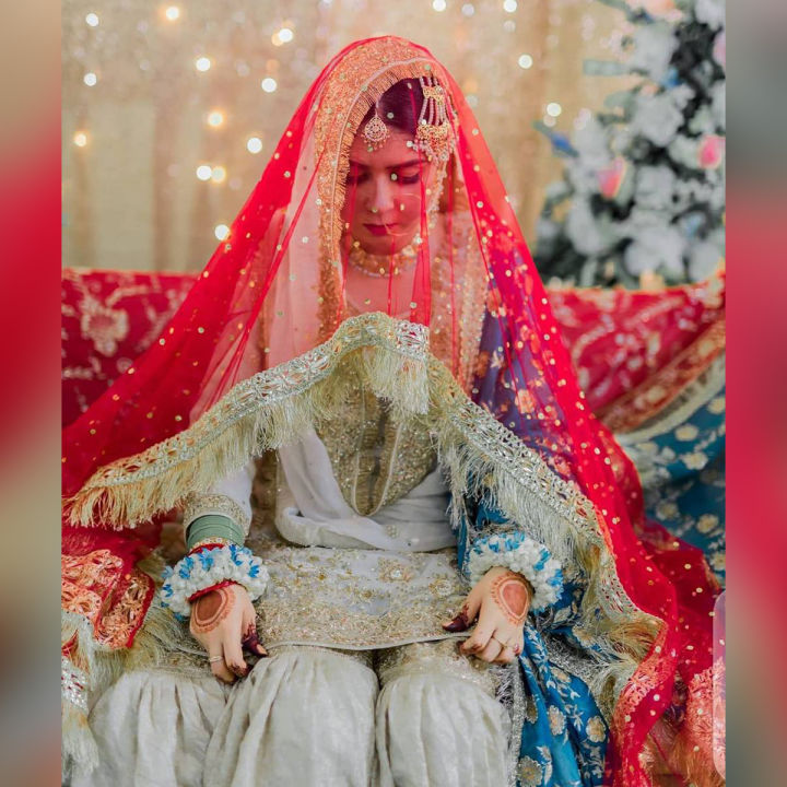 Original Traditional nikkah - mendhi dupatta/scarf/veil with gold border and crisscross spread