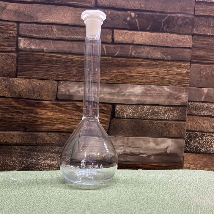 Volumetric%20Flask,%20250ml%20%E2%80%93%20Clear-Fitted%20with%20Polypropylene%20Stopper%20-%20Class%20A,%20Tolerance%20%C2%B10.10%20ml%20-%20White%20Graduation%20Mark%20-%20Borosilicate%20Glass%20%E2%80%93NORMAX%20-%20Image%205