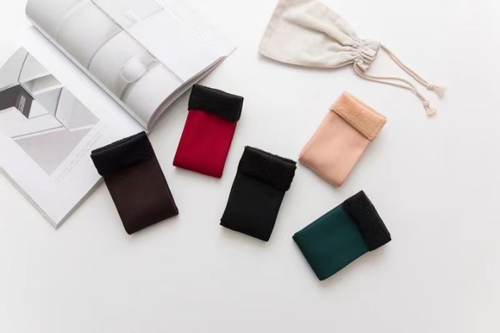 Pack%20of%201%20Pair%20Thermal%20Woolen%20Socks%20for%20Men%20and%20Women%20Insulated%20Fuzzy%20Warm%20Socks%20for%20Winter,%20Outdoor,%20Hiking,%20and%20Daily%20Wear,%20Extra%20Soft%20Cashmere%20Lining%20-%20Image%204