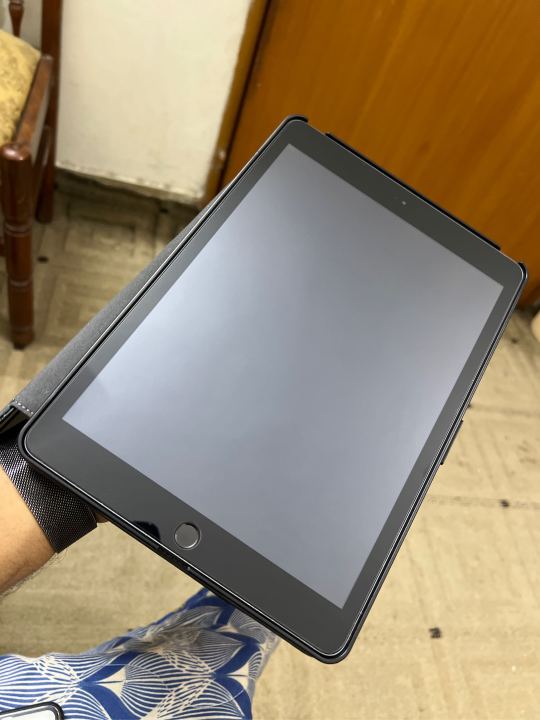 Compatible%20With%20iPad%205Th%20&%206Th%20Generations%20Screen%20Matte%20Ceramic%20Protector%20-%20Image%202