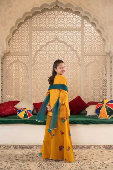 Eid%20Dress%20for%20Girls%20Ivory%20Elegance:%203-Piece%20Girls'%20100%25%20Cotton%20Jacquard%20Lehnga%20Choli%20Set%20by%20Zartab%20Clothing%20-%20Image%203