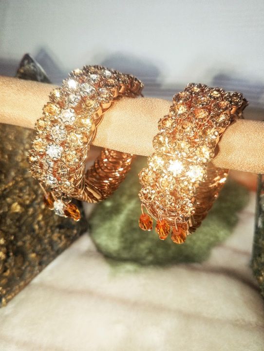Gold-Plated%20Zircon%20Kundan%20Bracelet%20%E2%80%93%20Traditional%20Bridal%20&%20Festive%20Jewelry%20for%20Girls%20%7C%20Fashion%20Gift%20-%20Image%204