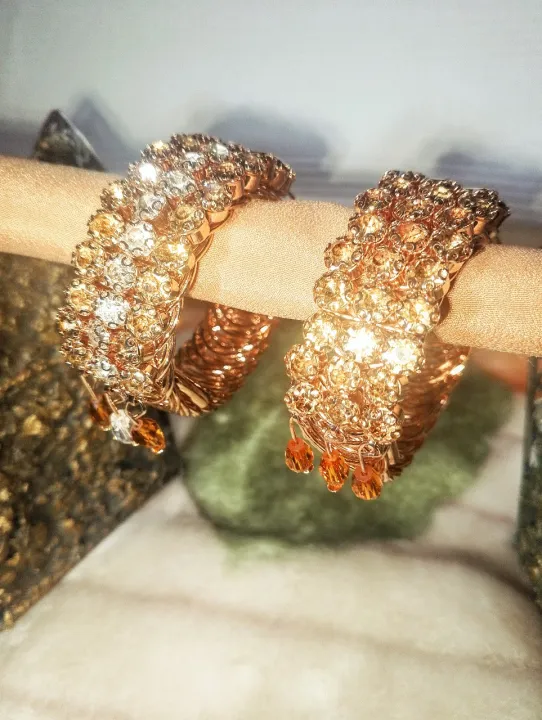 Gold-Plated%20Zircon%20Kundan%20Bracelet%20%E2%80%93%20Traditional%20Bridal%20&%20Festive%20Jewelry%20for%20Girls%20%7C%20Fashion%20Gift%20-%20Image%204