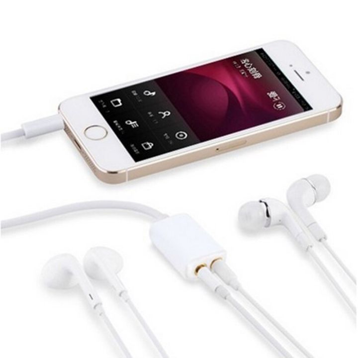2-in-1%20Dual%20Earphone%20Connector%20Splitter%203.5mm%20Jack%20High-Quality%20Audio%20Adapter%20-%20Image%205