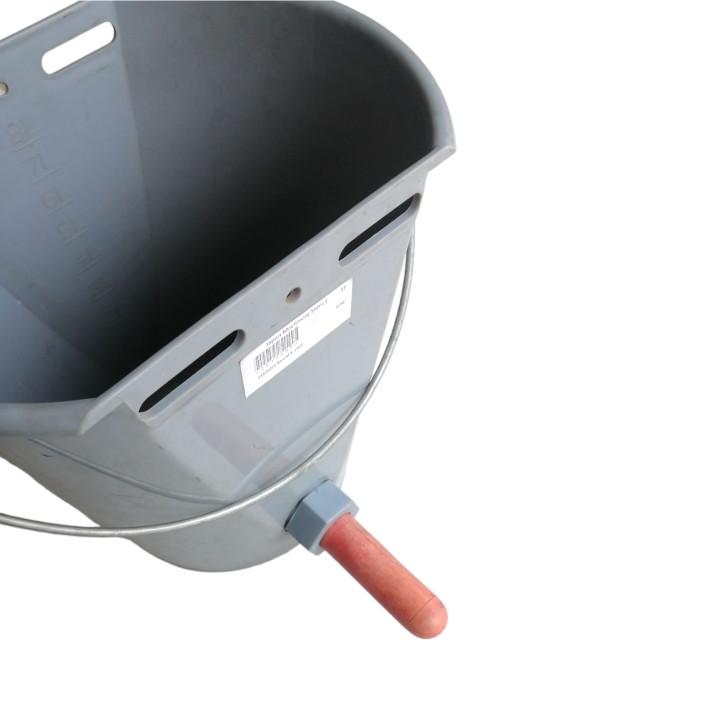 Calf Feeding Bucket With Single Silicon Nipple