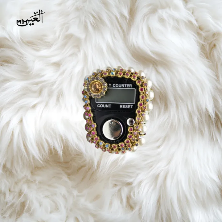 Fancy%20Crystal%20Tasbeeh%20Digital%20Counter%20Ramadan%20Kreem%20Offer%20-%20Black%20%7C%20Adjustable%20Finger%20Ring%20Tally%20Counter%20for%20Women%20-%20Image%202