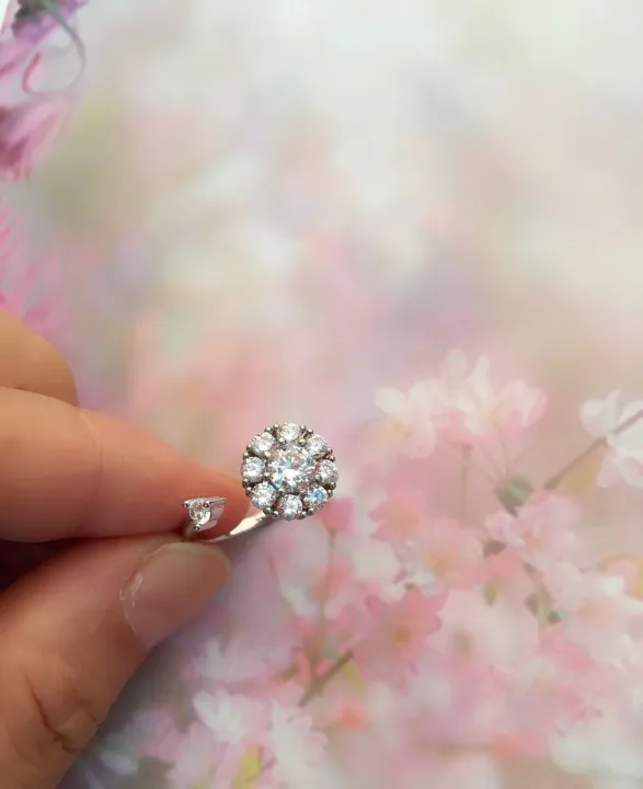 Elegant%20Floral%20Design%20Gold%20Plated%20Spinning%20Ring%20with%20Simulated%20Diamond%20Accents%20for%20Women%20-%20Image%208