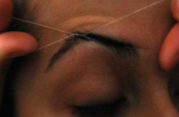 PACK%20OF%202%20Threading%20Thread%20Face%20&%20Eyebrow%20Threading%20Thread%20Organic%20Medicated%20600%20Meters%20-%20Image%203