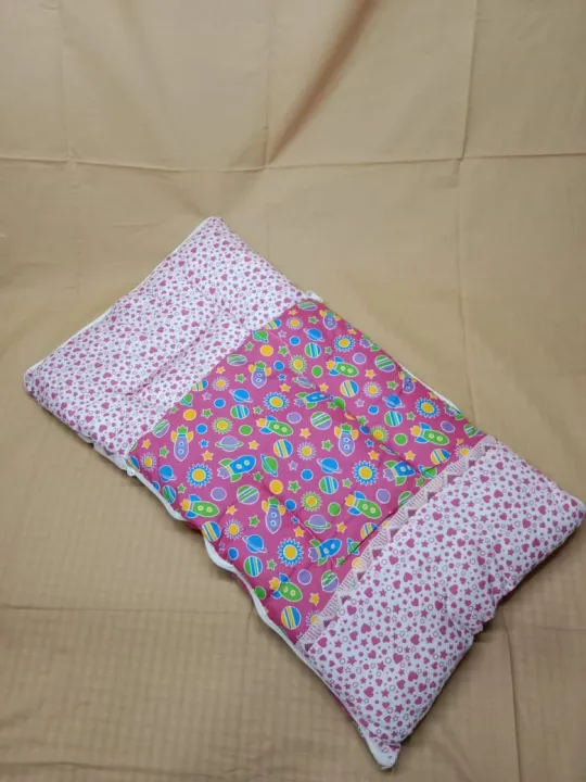 Hoody%20Travel%20Bed%20for%20Babies%20Blue/Pink%20-%20Image%204