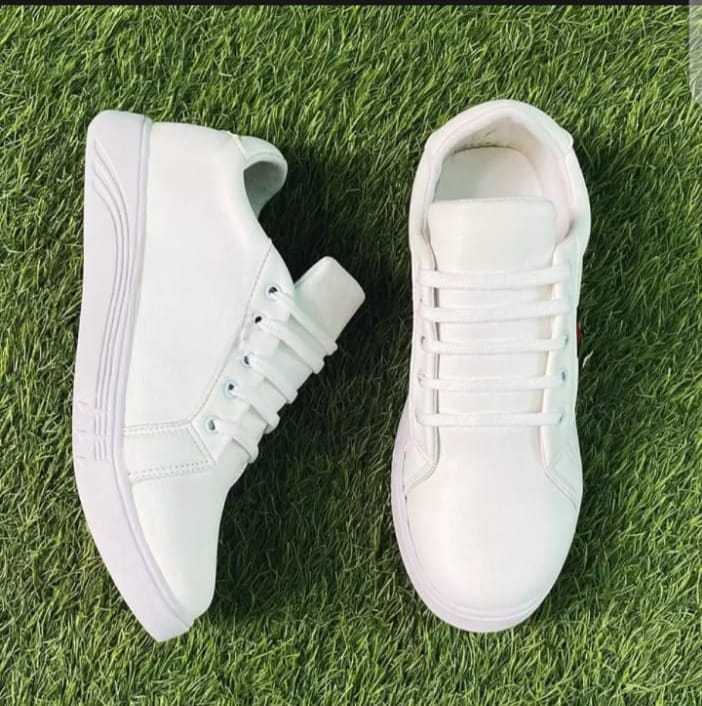 Sneakers%20for%20mens,full%20white%20and%20high%20quality%20-%20Image%204