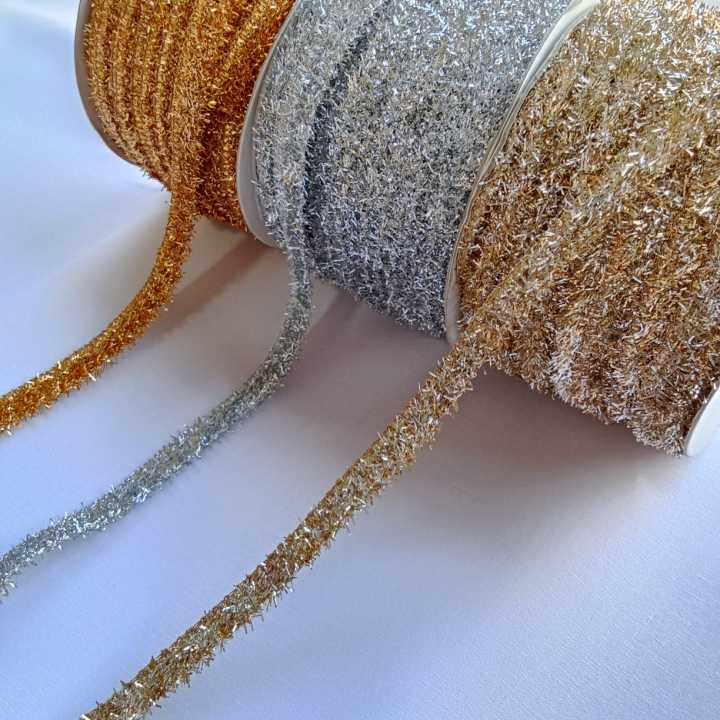 Trendy%20Gota%20Patti%20Lace%20(8%20Yards)%20%7C%20Stylish%20Border%20Lace%20for%20Dupattas,%20Bridal%20Dresses%20&%20Ethnic%20Wear%20-%20Image%206