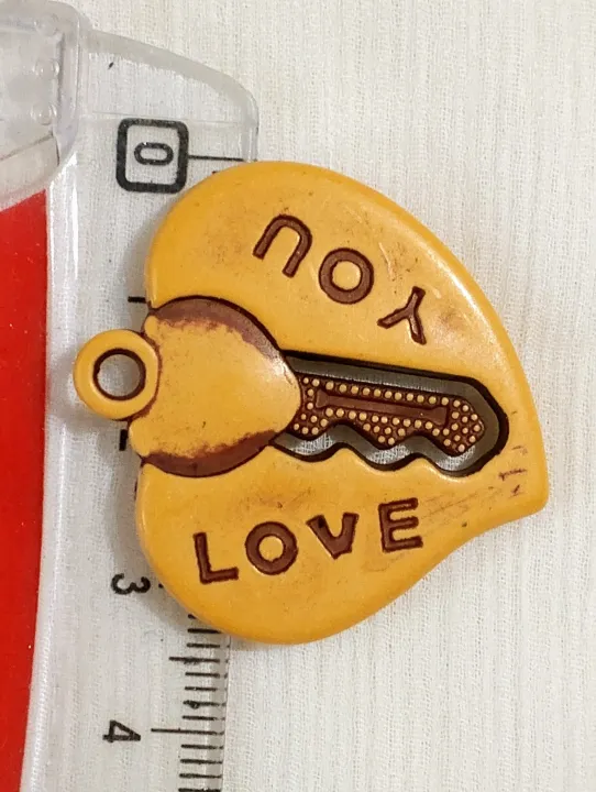 10%20pcs%20Wooden%20Heart-Shaped%20"Love%20You"%2035mm%20Pendant%20%E2%80%93%20Charming%20Accessory%20for%20Keychains,%20Bags,%20Crafts,%20Jewelry,%20or%20DIY%20Gifts%20-%20Image%203