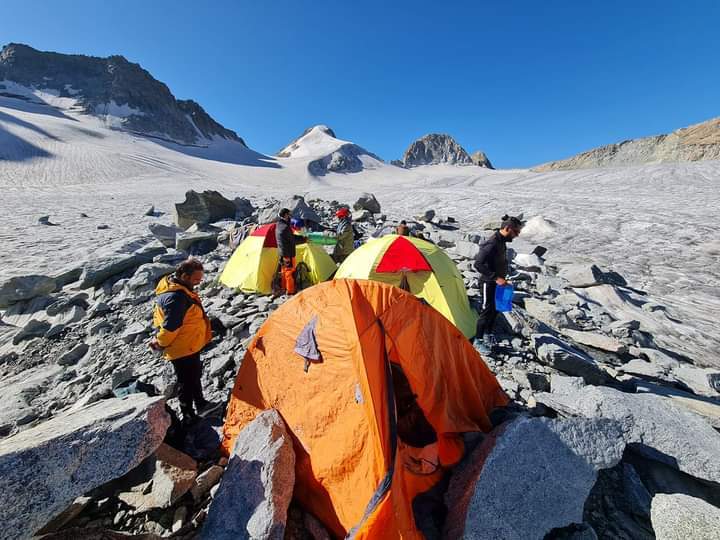 CAMPSOR%20-003%206000m%20Rated%20Camping%20Tent%20%7C%203-4%20Person%20%7C%20Waterproof%20&%20Breathable%20%7C%202.8kg%20Lightweight%20-%20Image%202