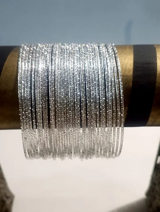 Gold%20&%20Silver%20Color%20Trendy%20Bangles%20Set%20%7C%20Fancy%20Pakistani%20Wedding,%20Mehndi%20&%20Party%20Wear%20Jewelry%20-%20Image%204