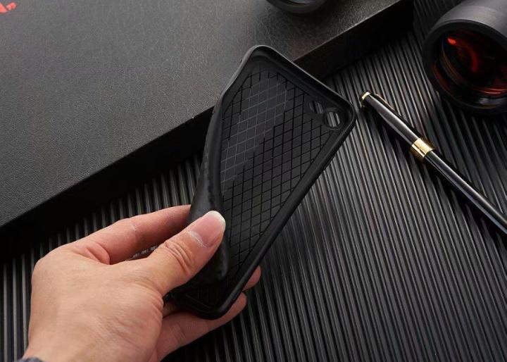 Black%20Carbon%20Fiber%20Shockproof%20Case%20Compatible%20for%20APPLE%20IPHONE%20X/XS%20-%20Image%204