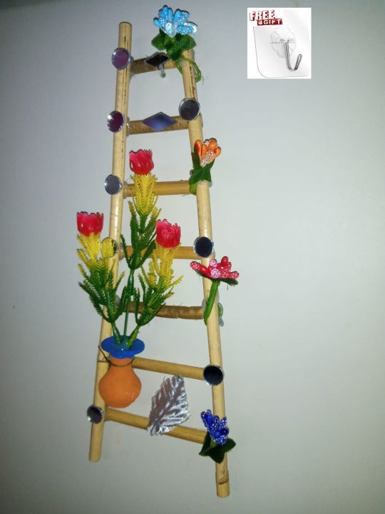 Decorated%20Cane%20Wood%20Ladder%20With%20Gift%20-%20Image%206