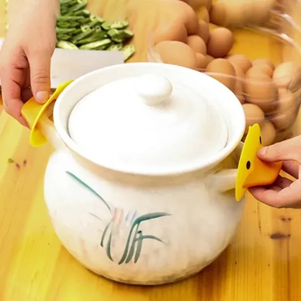 2pcs%20duck%20shaped%20Heat-Resistant%20Silicone%20Pot%20Holder%20and%20Oven%20Mitt%20Grip%20-%20Assorted%20KS%20-%20Image%205