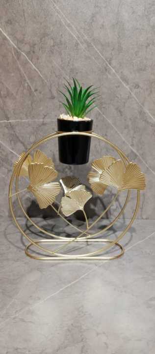 Generic Flower vase, Metallic Body
