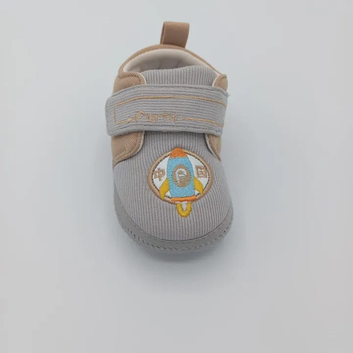Baby%20Soft%20Cloth%20Shoes%20with%20Rocket%20Embroidery%20%E2%80%93%20Anti-Slip,%20Comfortable,%20Velcro%20Strap%20-%20Image%203