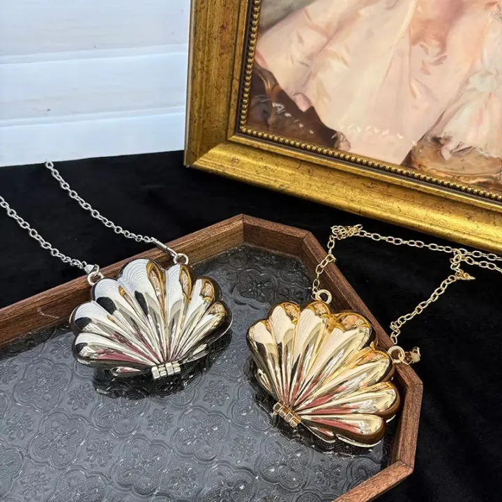 Party%20&%20Wedding%20Season%20Glossy%20Acrylic%20&%20Hard%20Shell%20Mini%20Novelty%20Clutch%20in%20Heart,%20Shell%20&%20Flower%20Shapes%20Bag%20for%20Women%20%E2%80%93%20Stylish%20Evening%20Handheld%20Purse%20-%20Image%208