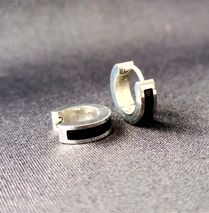 Italian%20Hoop%20Earrings%20Stainless%20Steel%20Men's%20Women's%20Ring%20Earrings%20Silver%20Black%20Diamond-Cut%20Stone,%20Set%20for%20Both%20Ears%20Thick%20Original%20Stainless%20Steel%20Earrings%20Men's%20Earrings%20Stainless%20Steel%20High%20Quality%20-%20Image%204