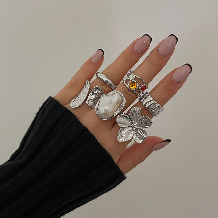 New%202026%206Pcs/Set%20Vintage%20Flower%20Metal%20Rings%20Baroque%20Imitation%20Pearl%20Ring%20Female%20Niche%20Exaggerated%20Open%20Ring%20Fashion%20Jewelry%20Rings%20-%20Image%202