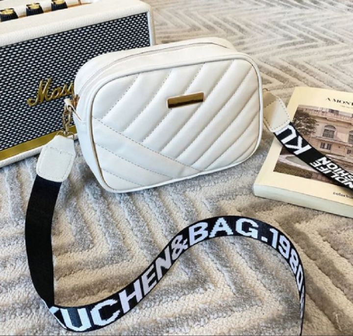 Quilted%20PU%20Leather%20Elegant%20Crossbody%20Bag%20for%20Women%20-%20Stylish%20Shoulder%20Handbag%20with%20Phone%20Pouch%20-%20Image%205